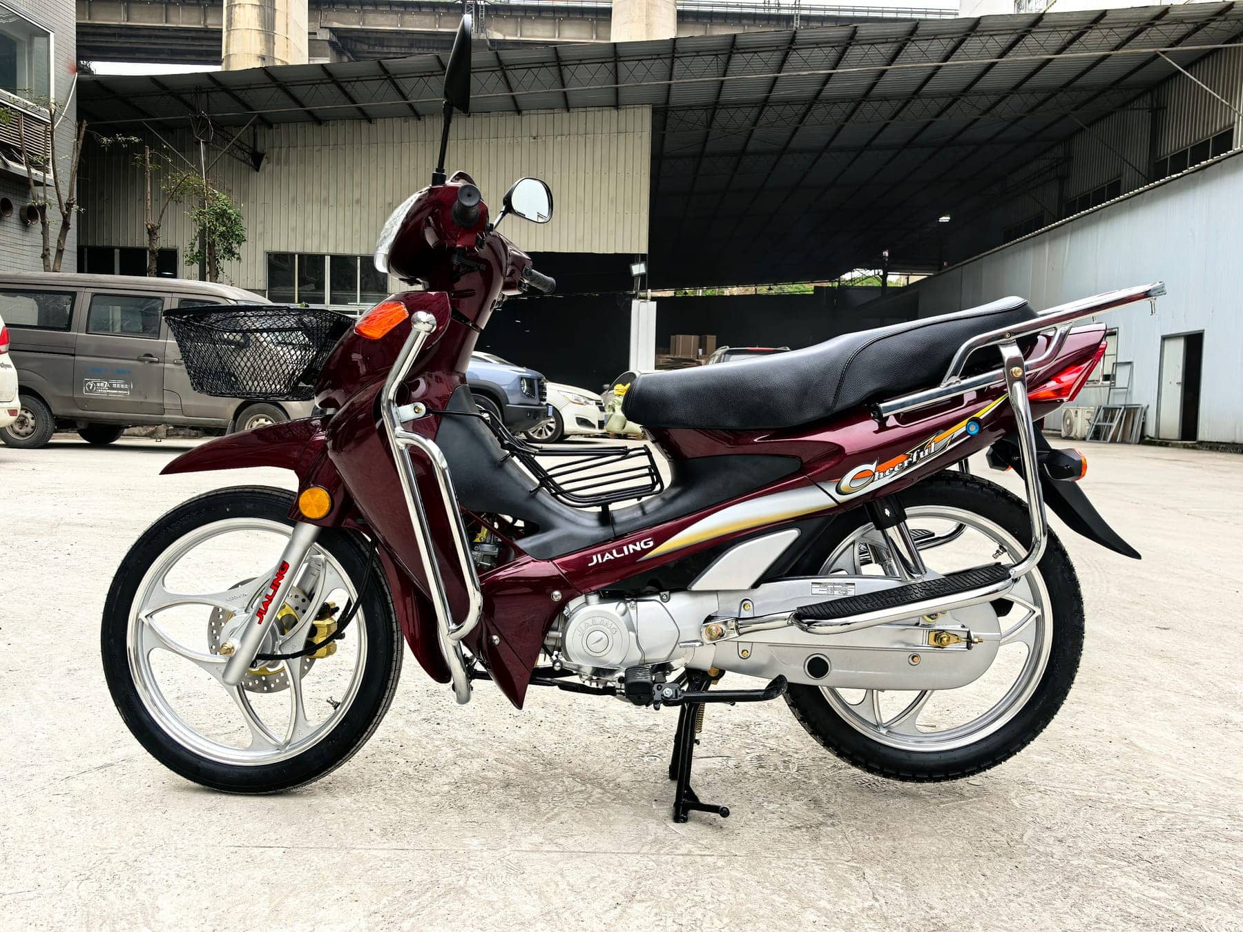 Jialing Cheerful en situation, moto Jialing en Tunisie